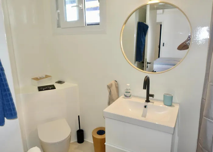 B - Kamari Village *